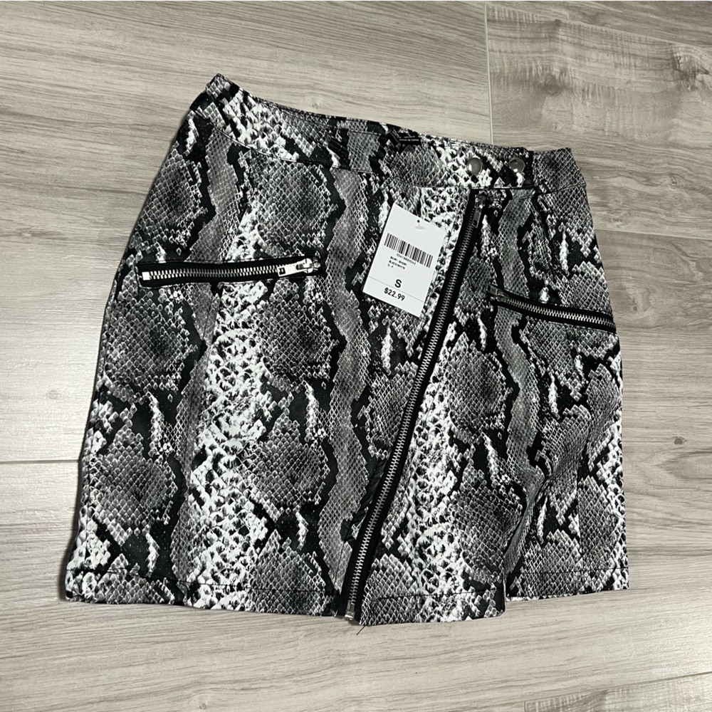 Snakeskin Zipper Details Leather Mini Skirt